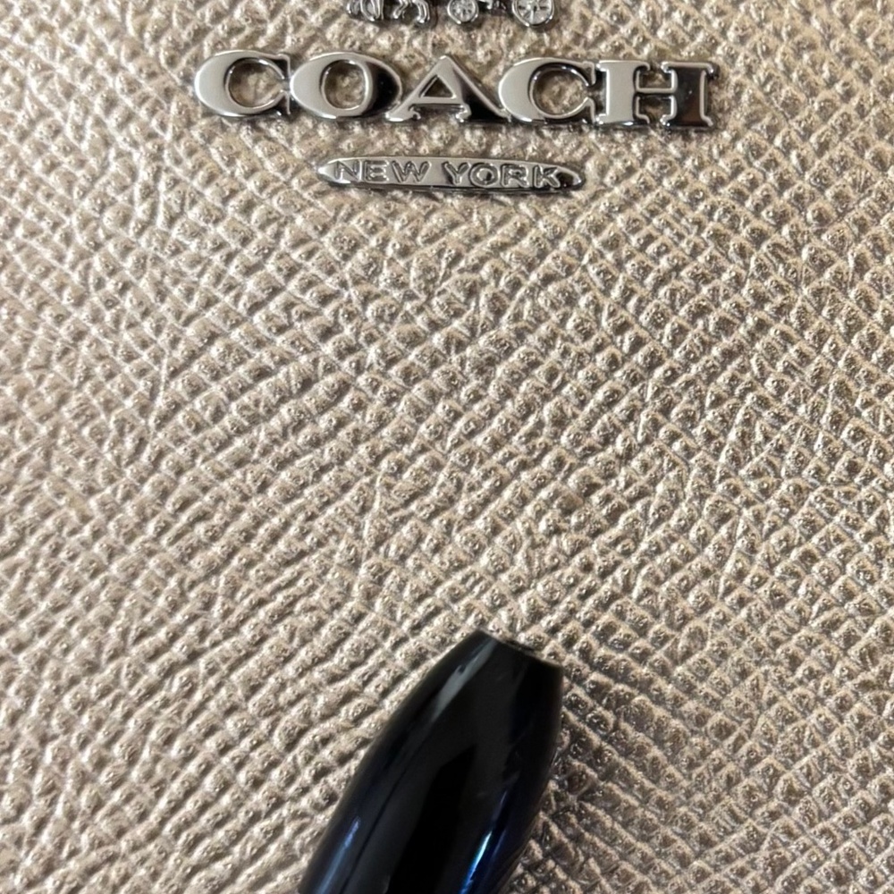 NWT Coach F21070 Corner Zip Wristlet Metallic Crossgrain Leather Platinum Silver - Picture 5 of 8